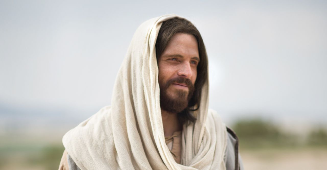 Jésus-Christ sourit et invite tout le monde à venir à lui